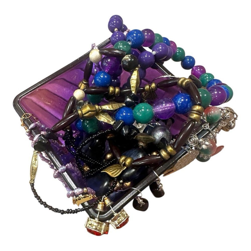 Estate Vintage to now chains & Beaded pieces mixed lot wearable or craftable - Picture 5 of 12
